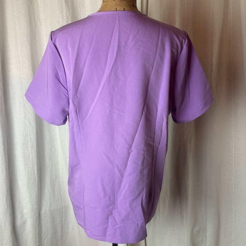 Figs lavender dawn Catarina V-Neck Medical Scrub Top - Picture 2 of 6